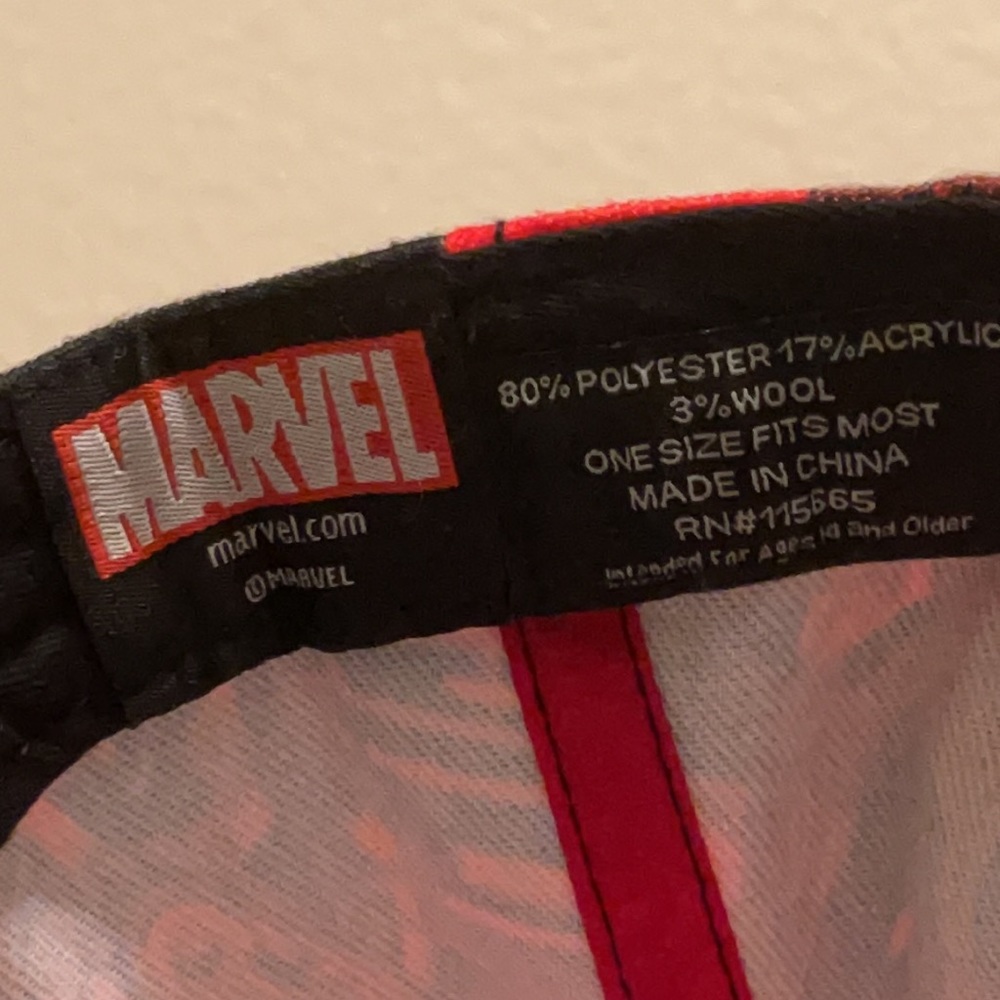 Marvel Deadpool Cap - Picture 5 of 5